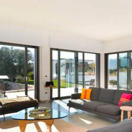 Perla Nera Con Piscina Sfioro Apartmán